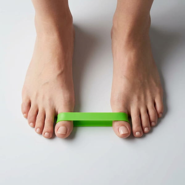 Green foot strength band for toe and foot exercise